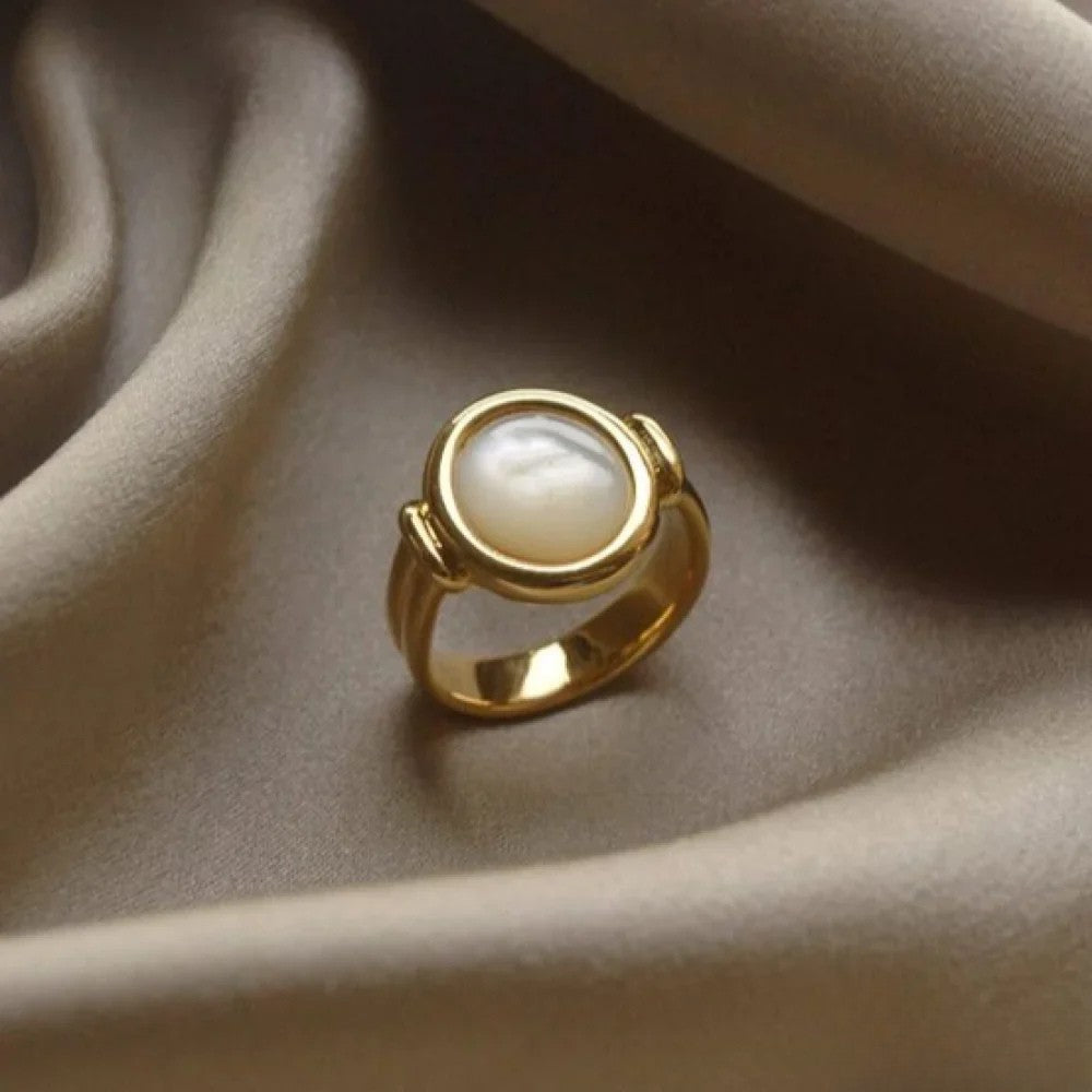 Eleganter Perlenring