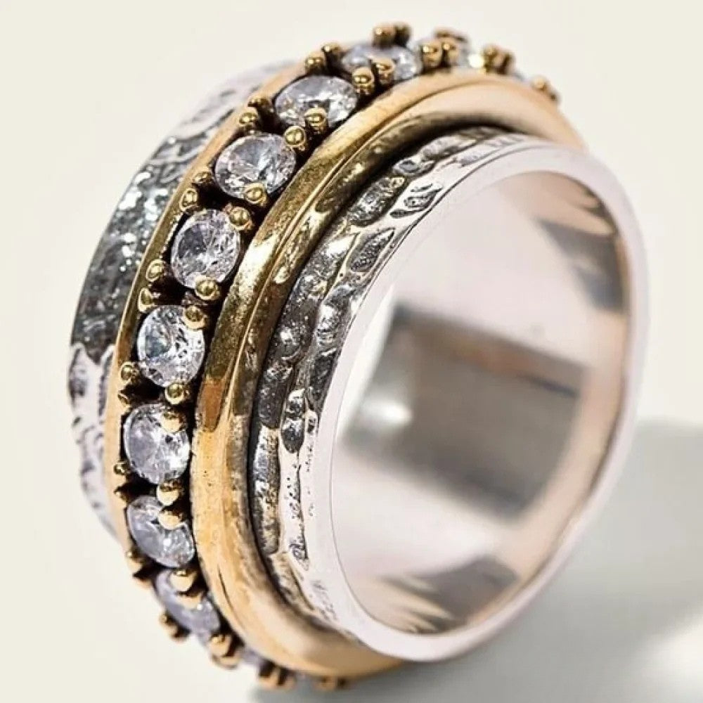 Retro-Ring mit eingelegten Steinen
