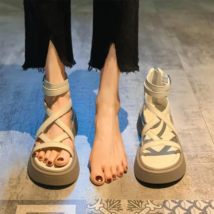 Neri - Auffällige Riemchen-Wedgesandalen