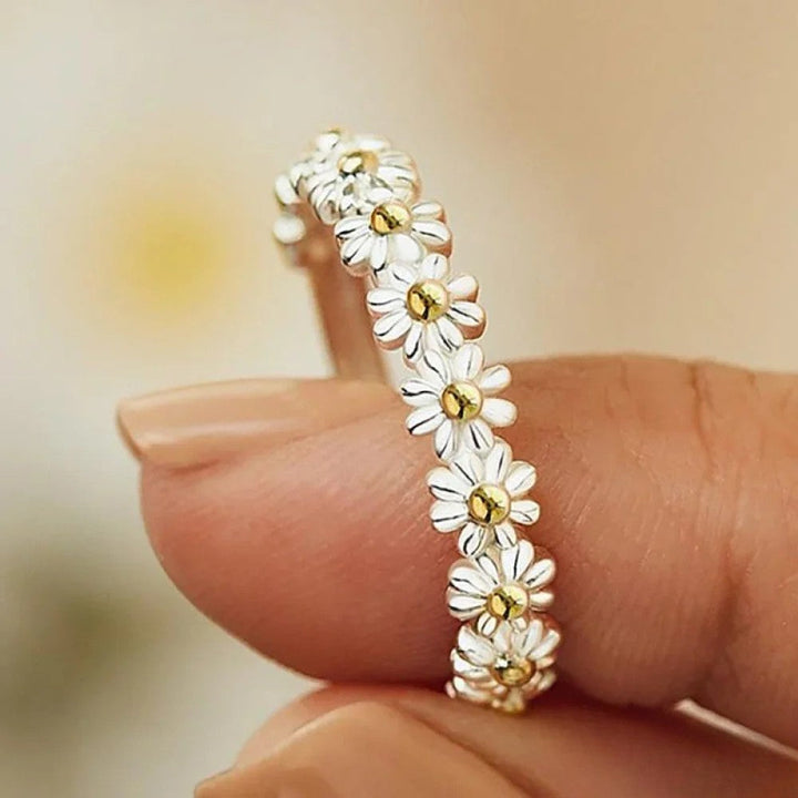Verstellbarer Silberring mit handgemalter Emaille-Gänseblümchen