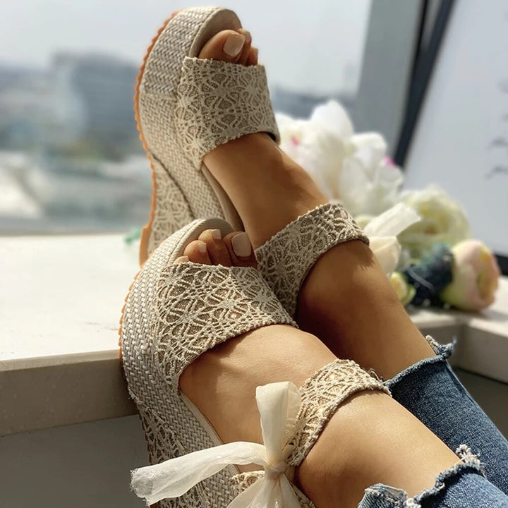 Arlene - Spitzen Schleifen Sandalen