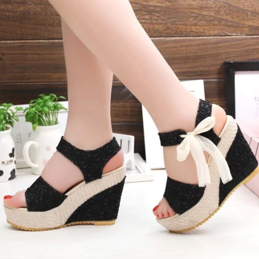 Arlene - Spitzen Schleifen Sandalen