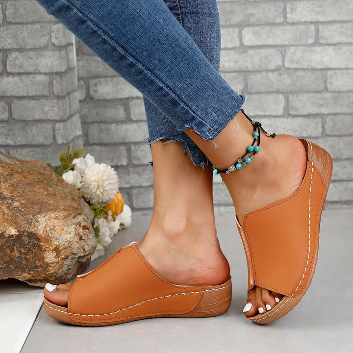 Iris - Elegante Slip-On Wedges