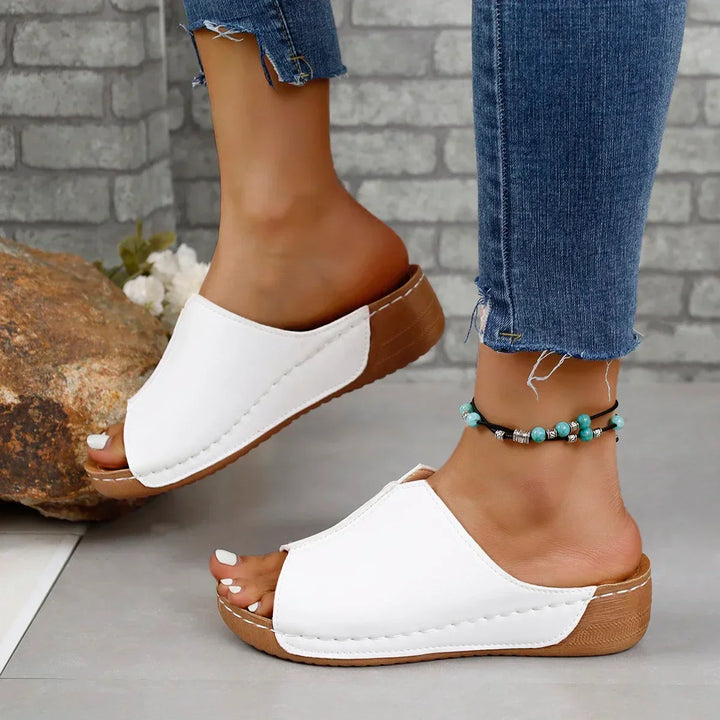 Iris - Elegante Slip-On Wedges